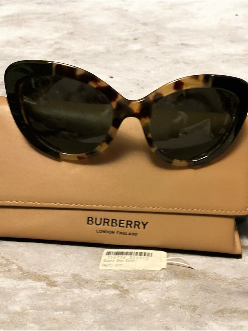 Burberry Tortoiseshell Cat-Eye Sunglasses with Dark Lenses - Picture 1 of 4